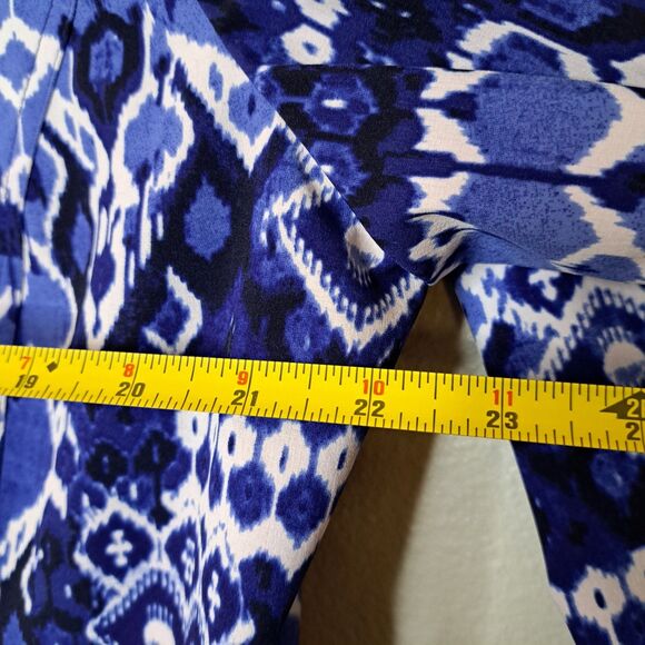 Chicos Zenergy Full Zip White Blue Lightweight Windbreaker Jacket Size 2 - Picture 3 of 9